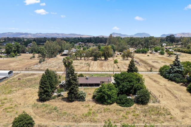 10365 E Bullard Avenue, Clovis, CA 93619