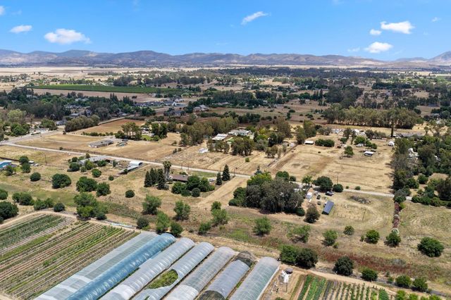 10365 E Bullard Avenue, Clovis, CA 93619