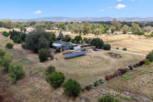 10365 E Bullard Avenue, Clovis, CA 93619