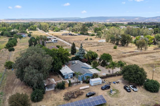 10365 E Bullard Avenue, Clovis, CA 93619
