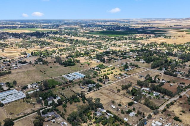 10365 E Bullard Avenue, Clovis, CA 93619