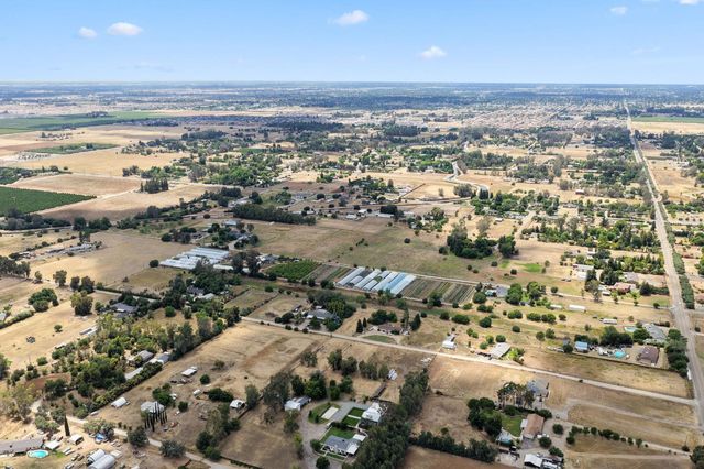 10365 E Bullard Avenue, Clovis, CA 93619