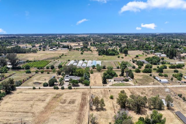 10365 E Bullard Avenue, Clovis, CA 93619