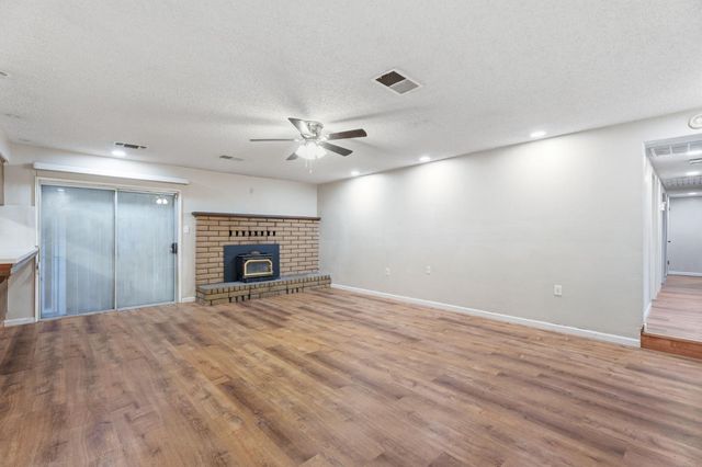 10365 E Bullard Avenue, Clovis, CA 93619