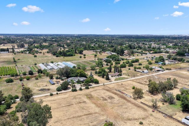 10365 E Bullard Avenue, Clovis, CA 93619