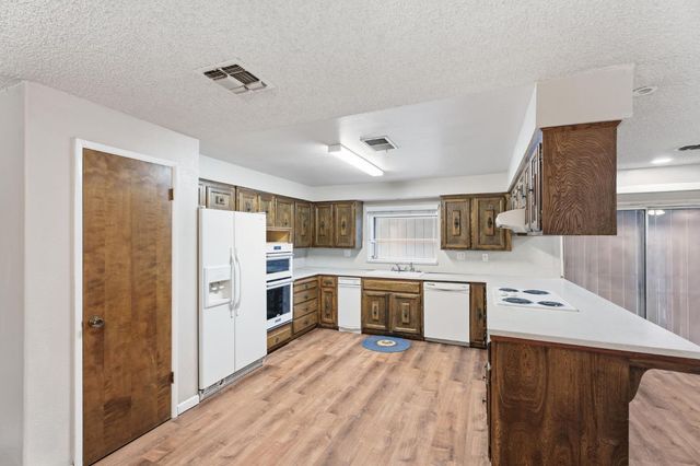 10365 E Bullard Avenue, Clovis, CA 93619