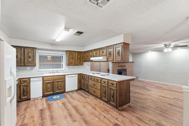 10365 E Bullard Avenue, Clovis, CA 93619