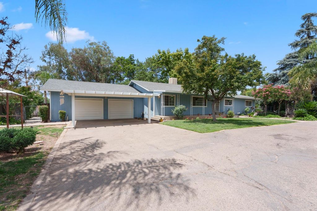 10365 E Bullard Avenue, Clovis, CA 93619