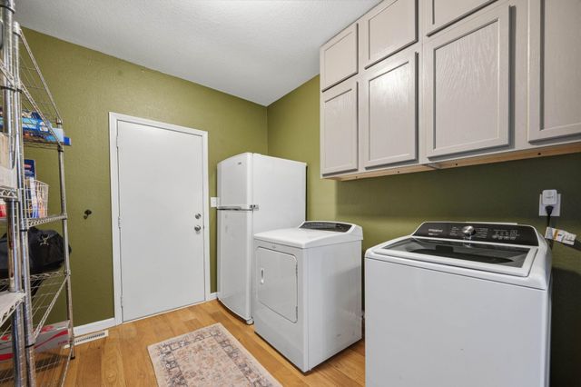 418 E Twisted Oak Rd, Derby, KS 67037