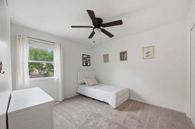 418 E Twisted Oak Rd, Derby, KS 67037