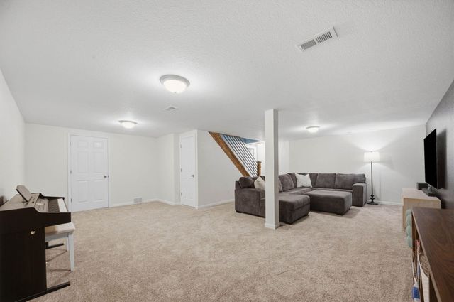 418 E Twisted Oak Rd, Derby, KS 67037