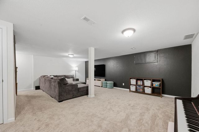 418 E Twisted Oak Rd, Derby, KS 67037