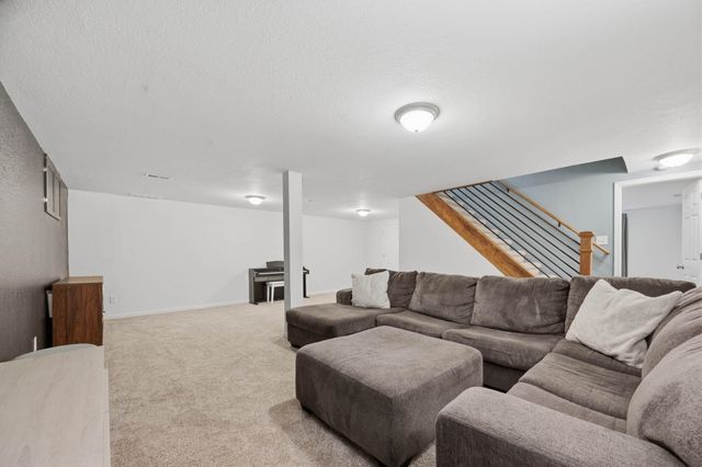 418 E Twisted Oak Rd, Derby, KS 67037
