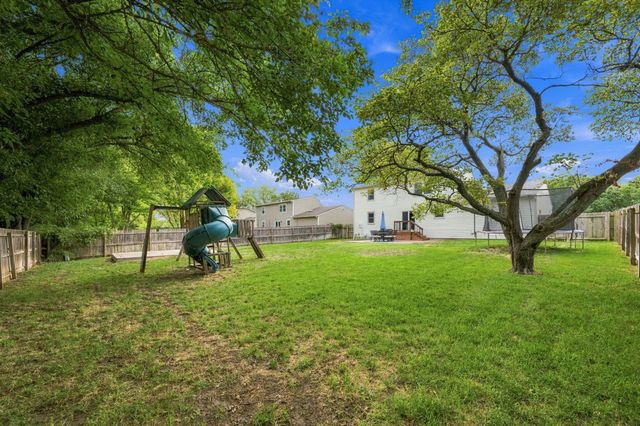 418 E Twisted Oak Rd, Derby, KS 67037
