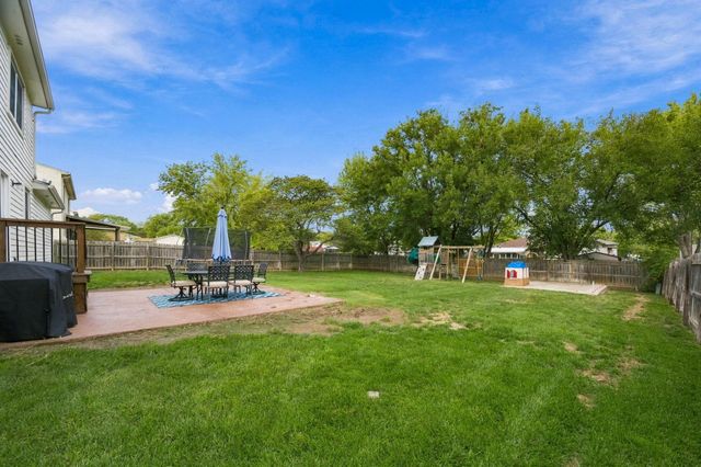 418 E Twisted Oak Rd, Derby, KS 67037