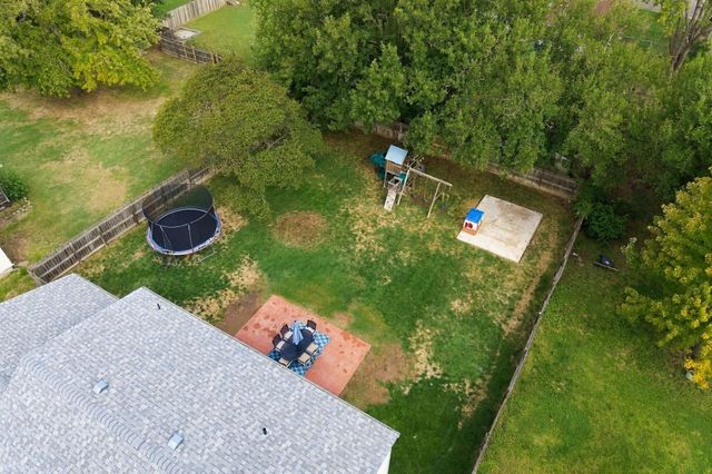 418 E Twisted Oak Rd, Derby, KS 67037