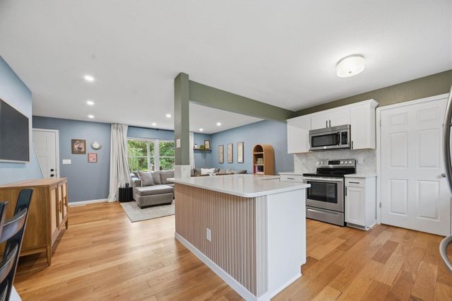 418 E Twisted Oak Rd, Derby, KS 67037