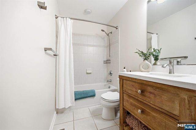 123 Barclay Drive 1132, Nutley, NJ 07110