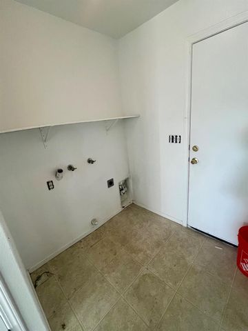 5448 E Kaviland Avenue, Fresno, CA 93727