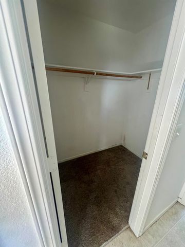 5448 E Kaviland Avenue, Fresno, CA 93727