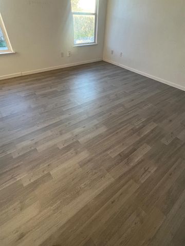 5448 E Kaviland Avenue, Fresno, CA 93727