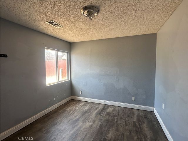 912 Meadows, Bakersfield, CA 93306