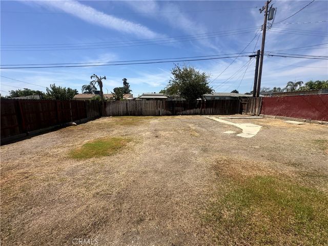 912 Meadows, Bakersfield, CA 93306