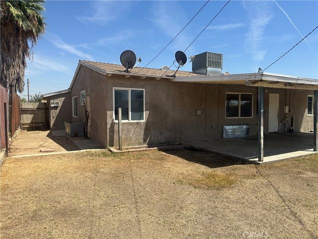 912 Meadows, Bakersfield, CA 93306