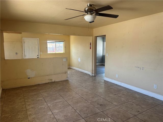 912 Meadows, Bakersfield, CA 93306