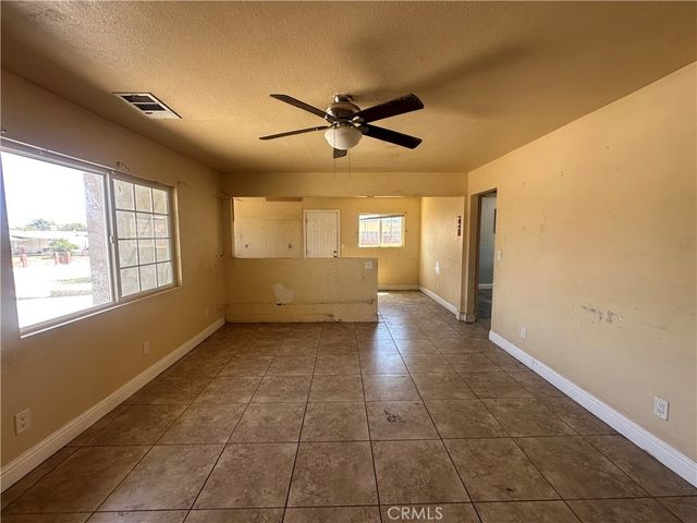 912 Meadows, Bakersfield, CA 93306