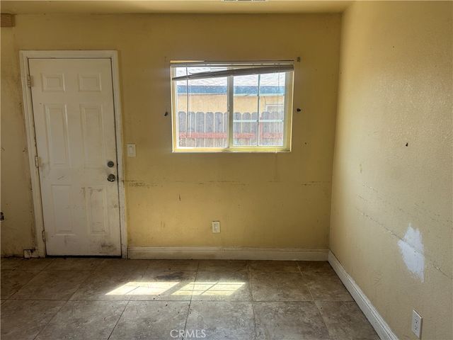 912 Meadows, Bakersfield, CA 93306