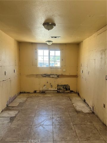 912 Meadows, Bakersfield, CA 93306