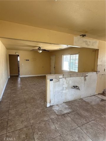 912 Meadows, Bakersfield, CA 93306
