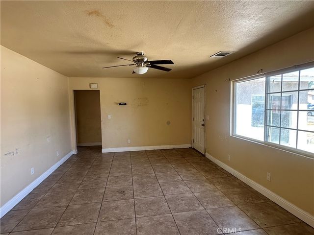 912 Meadows, Bakersfield, CA 93306