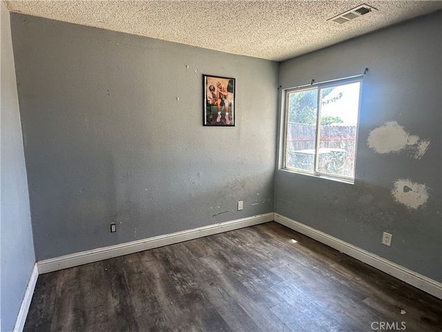 912 Meadows, Bakersfield, CA 93306