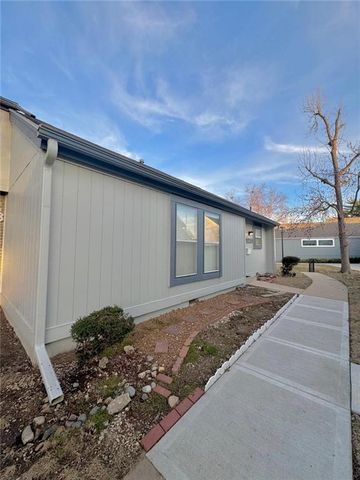 12201 W 79th Terrace, Lenexa, KS 66215