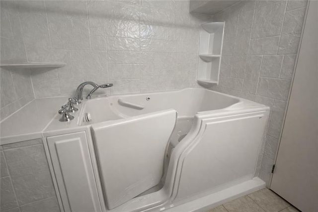 12201 W 79th Terrace, Lenexa, KS 66215