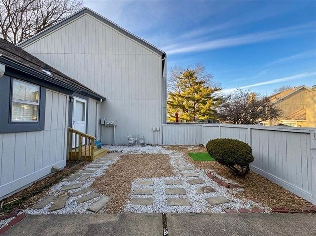 12201 W 79th Terrace, Lenexa, KS 66215