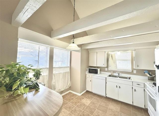 12201 W 79th Terrace, Lenexa, KS 66215