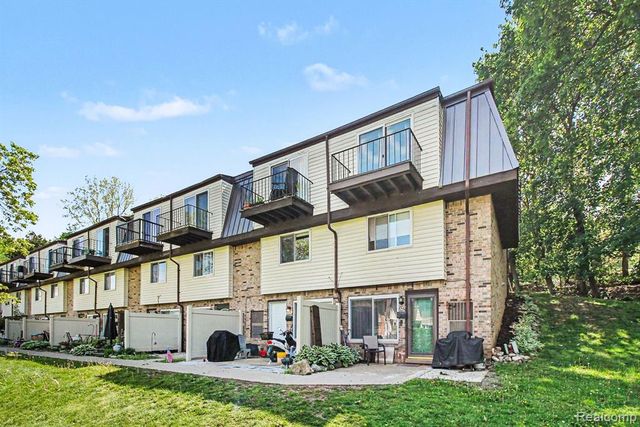 851 Union Street 40, Milford, MI 48381