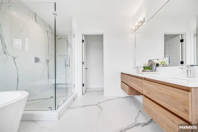 2 Skye Drive, Paramus, NJ 07652