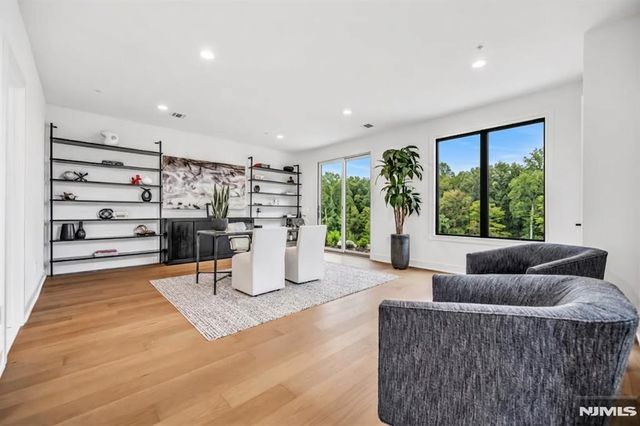 2 Skye Drive, Paramus, NJ 07652