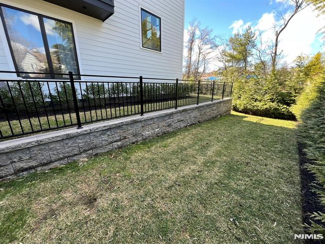 2 Skye Drive, Paramus, NJ 07652