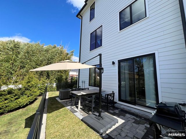 2 Skye Drive, Paramus, NJ 07652