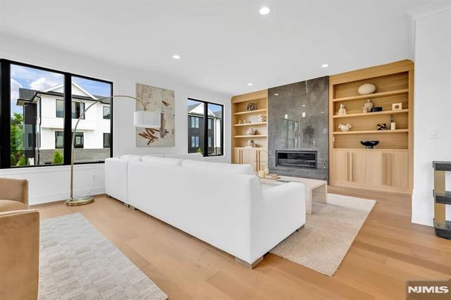 2 Skye Drive, Paramus, NJ 07652