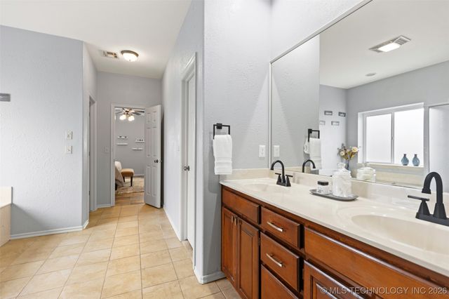 2449 S Tamarack Avenue, Broken Arrow, OK 74012