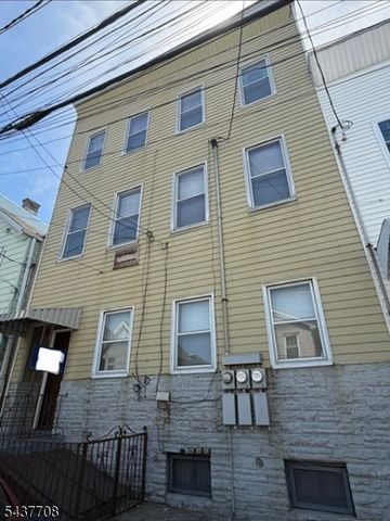 35 Vincent St, Newark City, NJ 07105