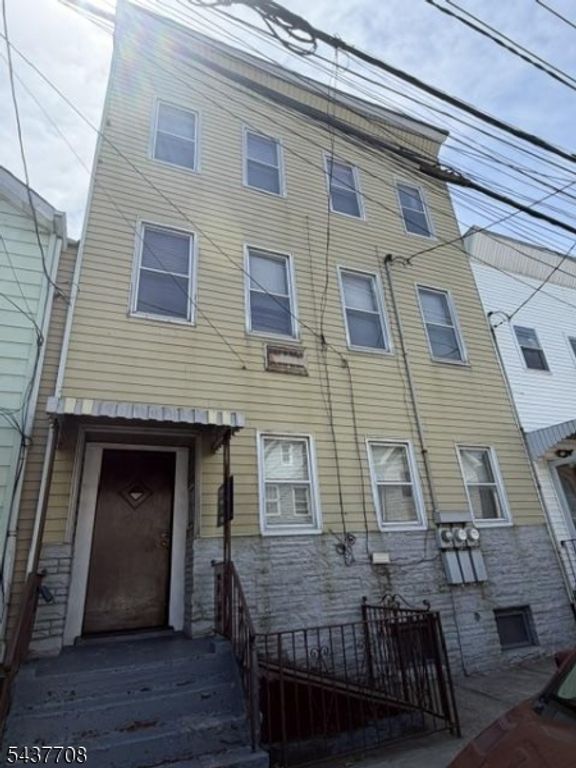 35 Vincent St, Newark City, NJ 07105