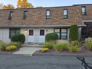 17 Granby Heights 17, Granby, MA 01033
