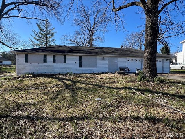 2806 Yaeger Road, St Louis, MO 63129
